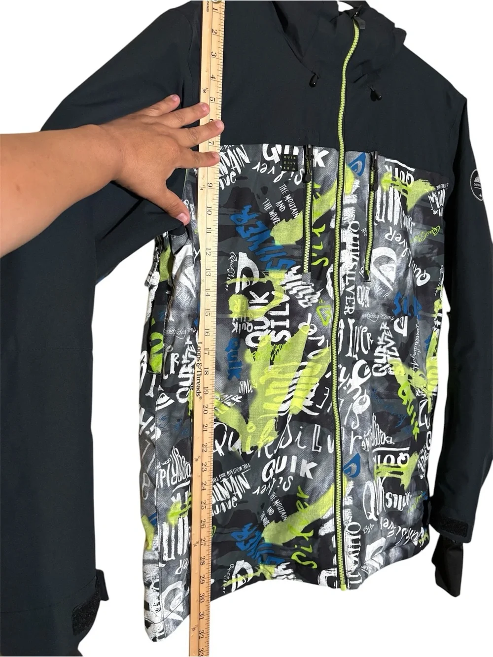 Quiksilver Snowboarding Jacket Men’s Medium,Made in Indonesia